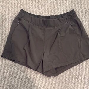 Gray Athletic Shorts with Elastic Waistband and Moisture-Wicking Fabric